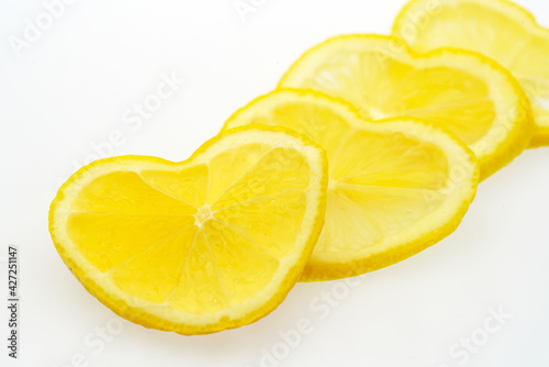 ハート形の断面をしたレモン