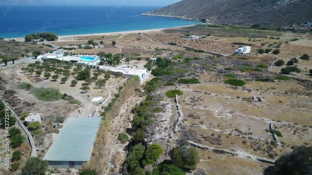 Mylopotas sur l'île d'Ios dans les Cyclades en Grèce vue du ciel