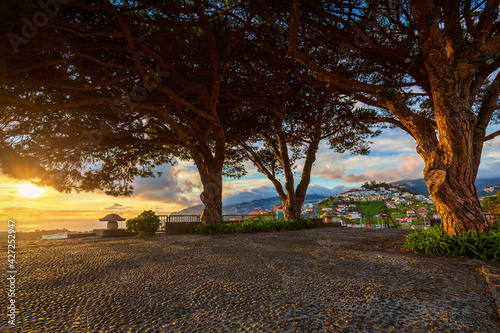 Funchal - Sonnenuntergang am Pico dos Barcelos