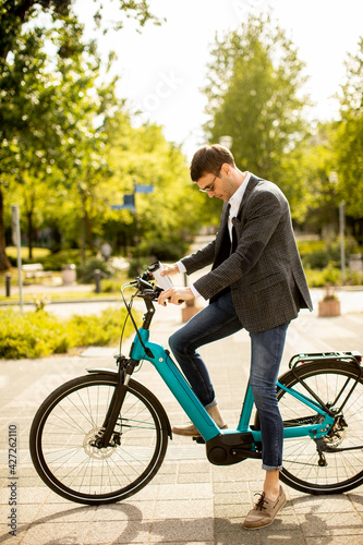 Young businessman on the eb...