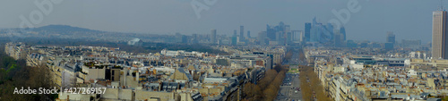 Blick   ber Paris im Smog 2016 vom Triumphbogen 
