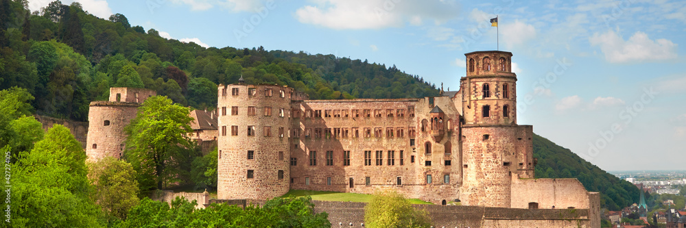 Fototapeta premium Heidelberg Castle in Spring, panorama
