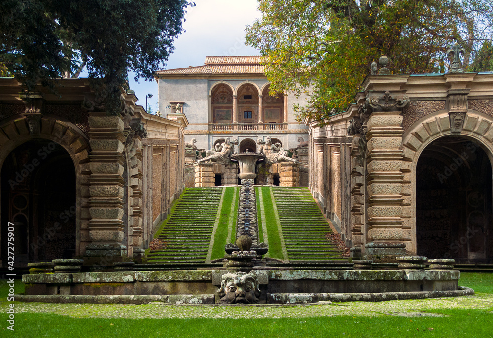 Φωτογραφία Caprarola, Farnese palace, Italy, 11/12/2013: The garden (park) of the villa Farnese with the Casina del pleasure, a small summerhouse surrounded by statues and fountains