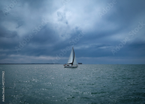 Bateau sur l'océan © florian