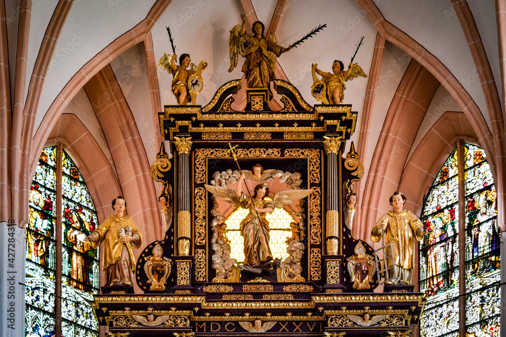 Fototapeta premium サウンドオブミュージックの世界、ザルツカンマーグート、シュティフト・プファール教会とその周辺の情景