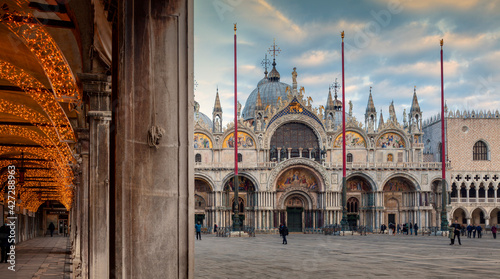 Venezia. Piazza san Marco con la Basilica e i portici delle Procuratie Vecchie, illuminati per il Natale  photo