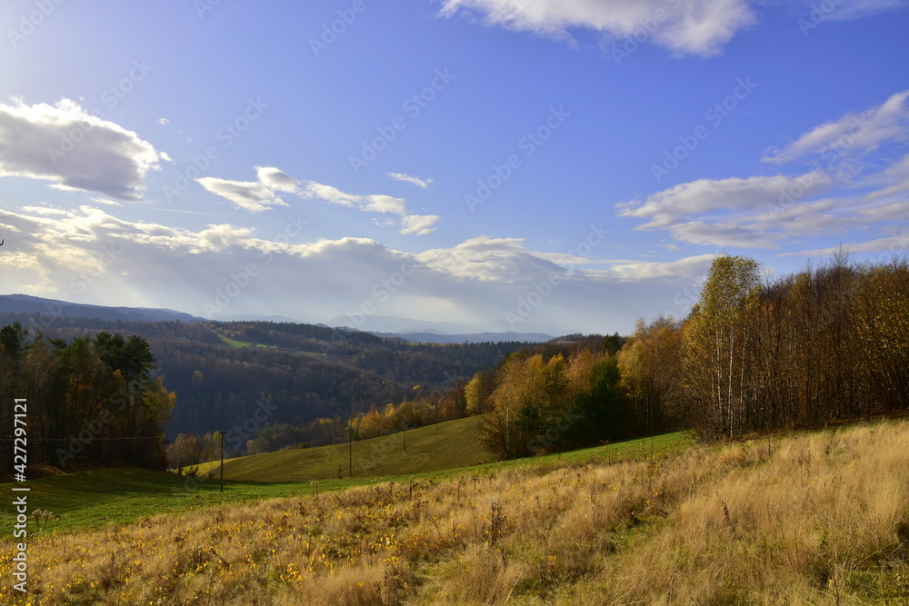 Pogórze Rożnowskie, Polska, szlaki górskie, jesień Pogórze Rożnowskie, Polska, szlaki górskie, jesień