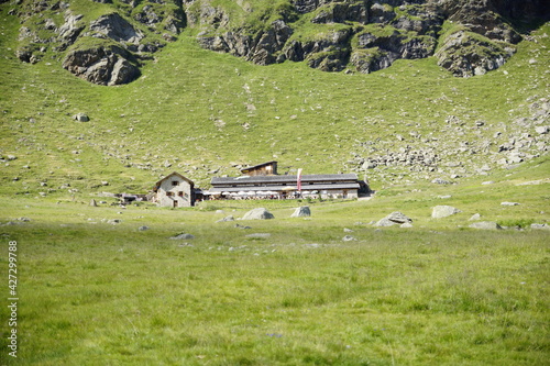 Schutzhütte auf der Oberkaser Alm mit Panorama am Meraner Höhenweg in Südtirol photo