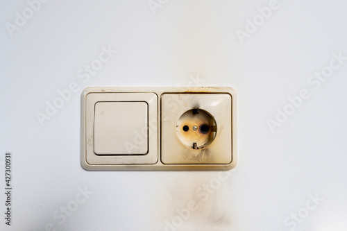 Foto Electricity short circuit Electrical failure resulting in electricity wire burnt