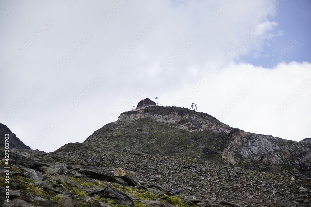 Zwickauer Hütte, Berghütte im Gurgler Kamm, Ötztaler Alpen in Südtirol. Zwickauer Hütte, Berghütte im Gurgler Kamm, Ötztaler Alpen in Südtirol.