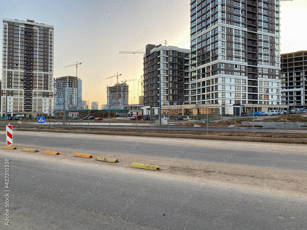 Obraz premium New large beautiful modern microdistrict with high buildings in new buildings in the city of the megalopolis