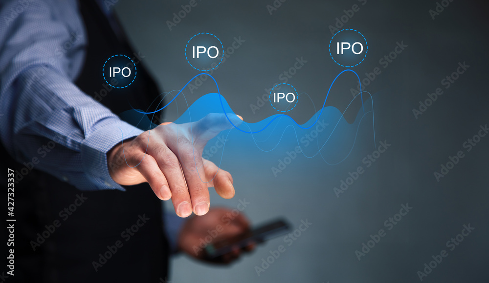 Obraz premium man holding phone with initial primary offering