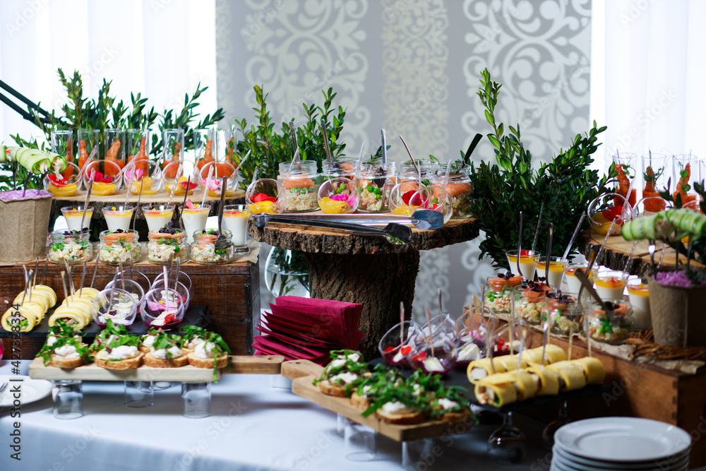 Obraz premium Delicious snacks at the banquet. Catering on banquet.