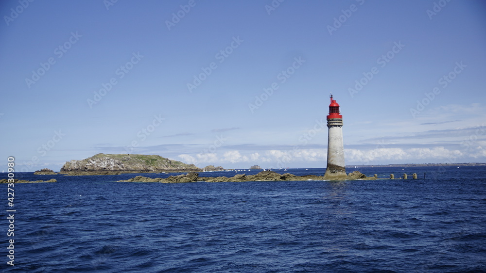 Leuchtturm in der Bucht vor St. Malo im Atlantik 