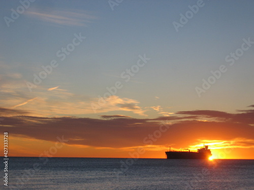 Barco y Sol