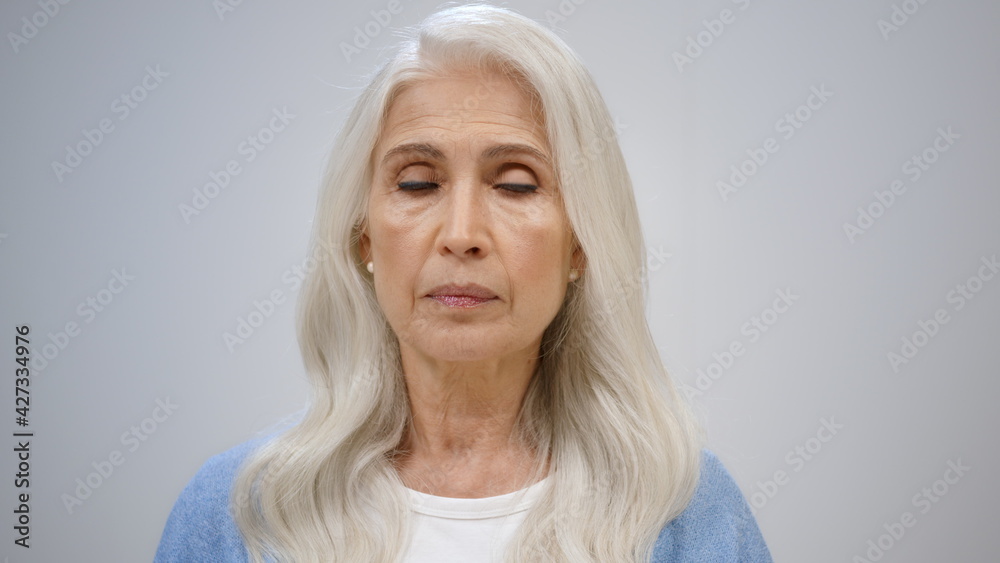 Smiling old woman gesticulating inside. Cheerful lady snapping fingers indoors. Smiling old woman gesticulating inside. Cheerful lady snapping fingers indoors.