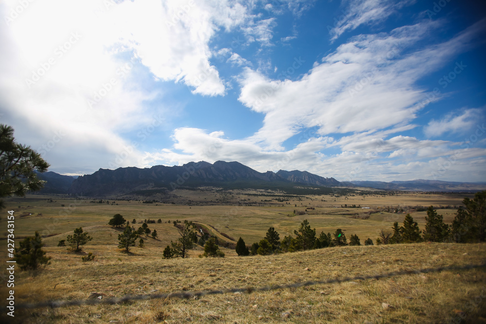 Obraz premium Mountain and prairie views 