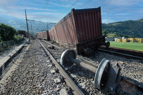 Konstfotografi Massive freight train derailed along the tracks