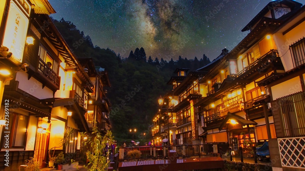 Fototapeta premium 銀山温泉の夜
