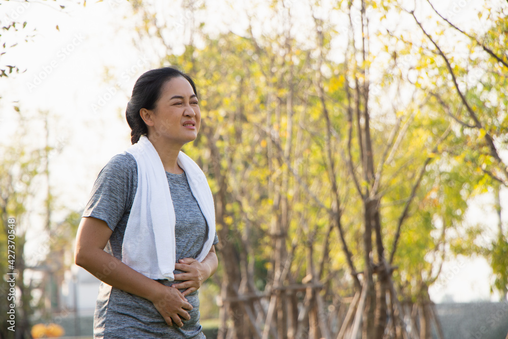 Old Asian people suffer from exercise pain.The old woman suffered from pain in the stomach. Old Asian people suffer from exercise pain.The old woman suffered from pain in the stomach.