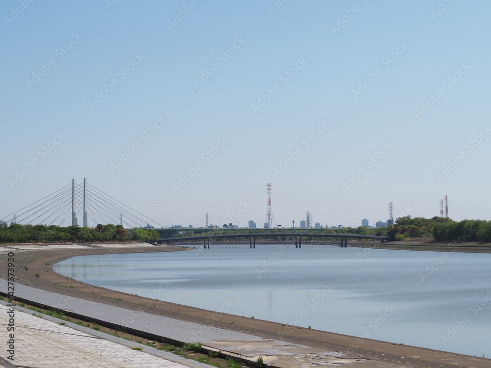 Fototapeta premium 晴れた日の彩湖の風景