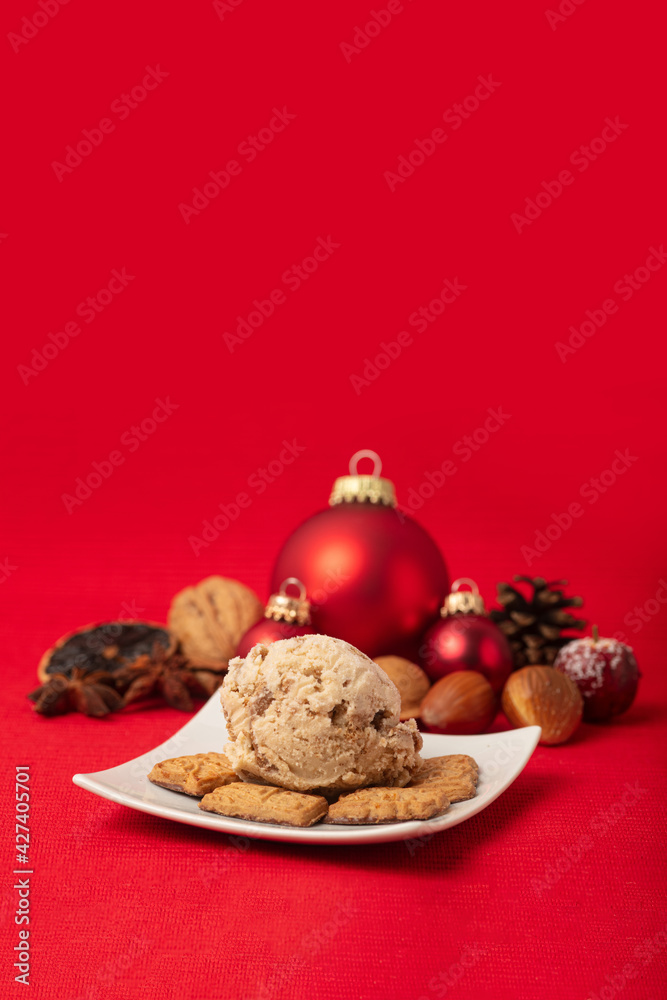 scoop of speculoos ice cream with speculoos and decoration