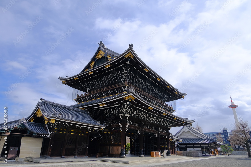 古都京都の観光名所　東本願寺の御影堂門