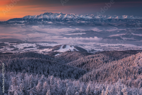 Fototapeta Naklejka Na Ścianę i Meble -  Winter morning in Gorce on the tower on the top of Luban. A beautiful, romantic atmosphere with a view of the Pieniny Mountains, the Beskids and the Tatra Mountains.


