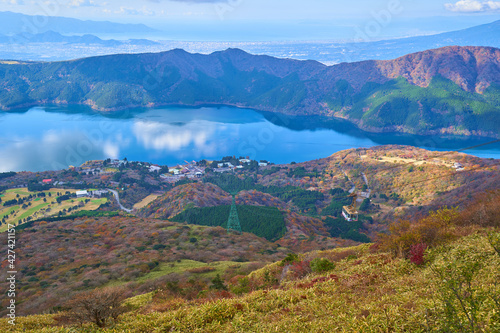 神奈川県箱根町 秋の箱根駒ヶ岳山頂から芦ノ湖方面の眺望