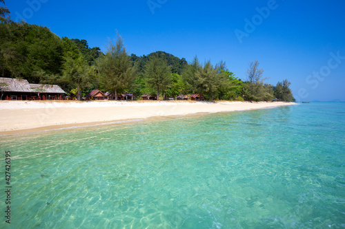 Fototapeta Naklejka Na Ścianę i Meble -  Beautiful beach at Koh Ngai island,Beautiful beaches at Koh Ngai, South of Andaman Coast, Krabi Province, Thailand.