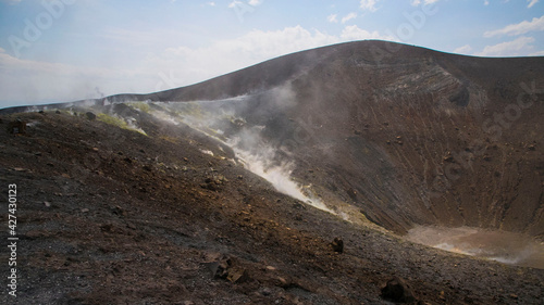 fumerolles sur le volcan Vulcano