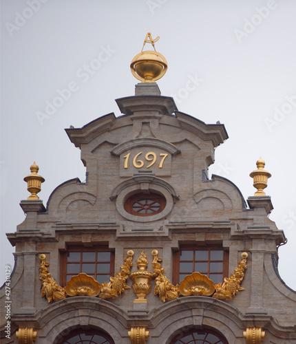  Around the Grand Place are located former guild house. Each of them has a unique shape