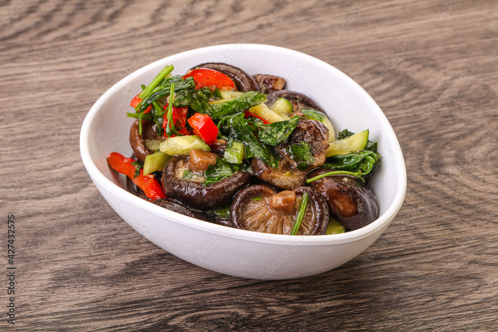 Marinated shiitake mushrooms with herbs Marinated shiitake mushrooms with herbs