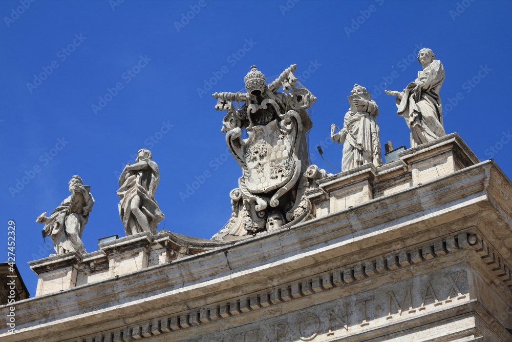Saint statues of Vatican City