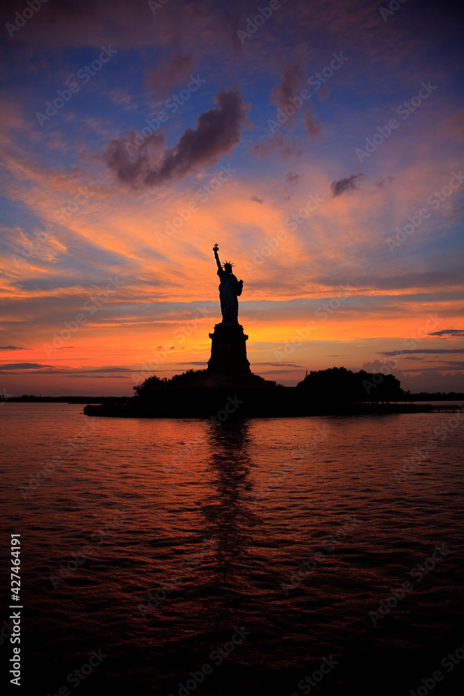 Statua Wolności - zachód słońca