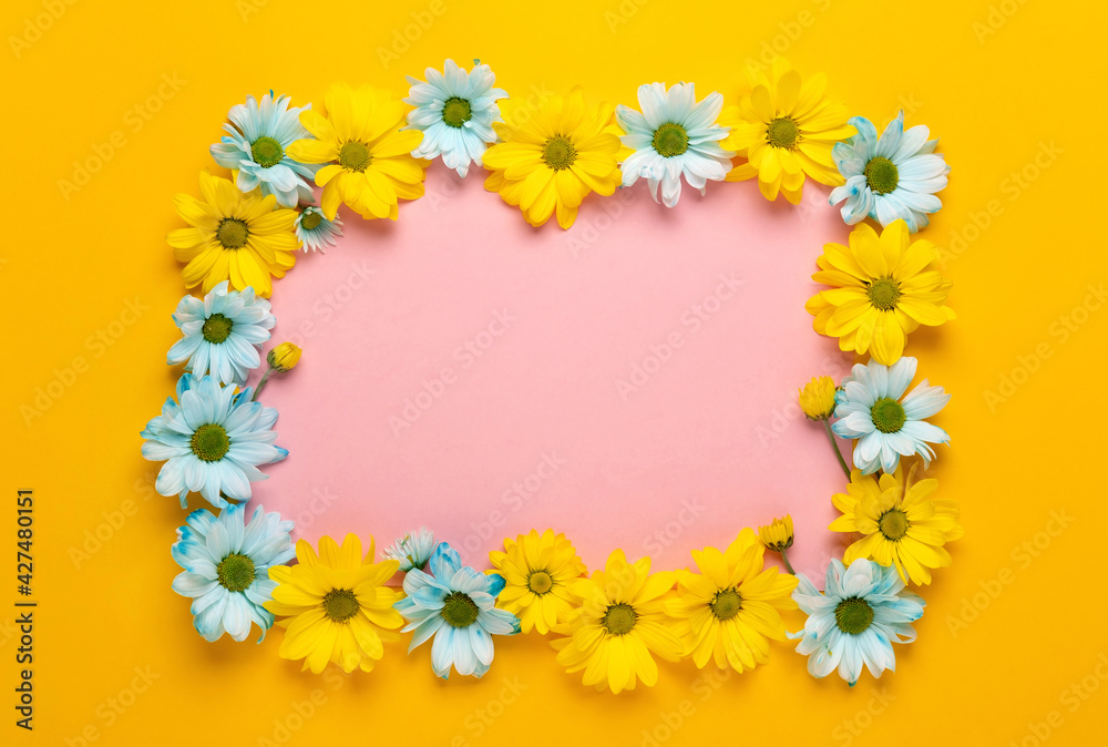 Obraz premium Spring flowers frame. Floral wreath on yellow background. Springtime. Flat lay, top view.