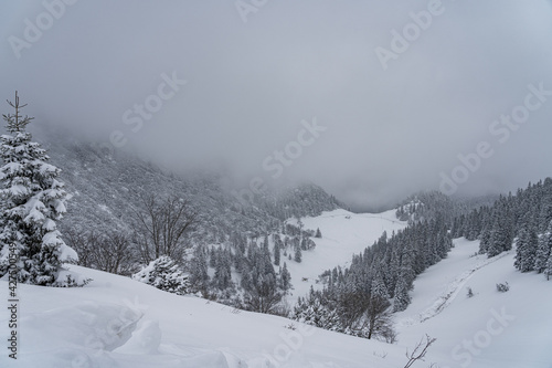 Wanderung zum Herzogstand bei Nebel und Schneetreiben © Andi K