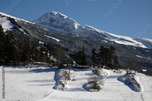 Montagnes enneigées du plateau du Vercors à Villard De Lans 