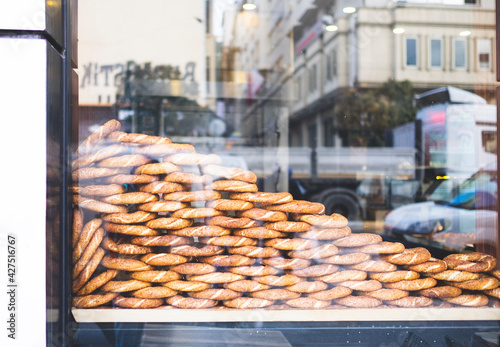 Canvas Print Turkish Bagel Simit behind the window of the bakery in Istanbul.