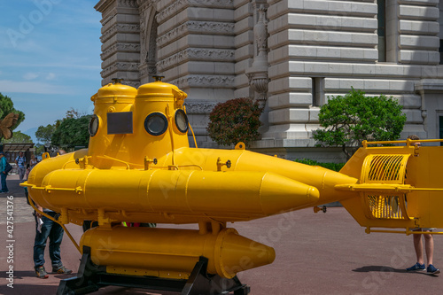 Yellow submarine