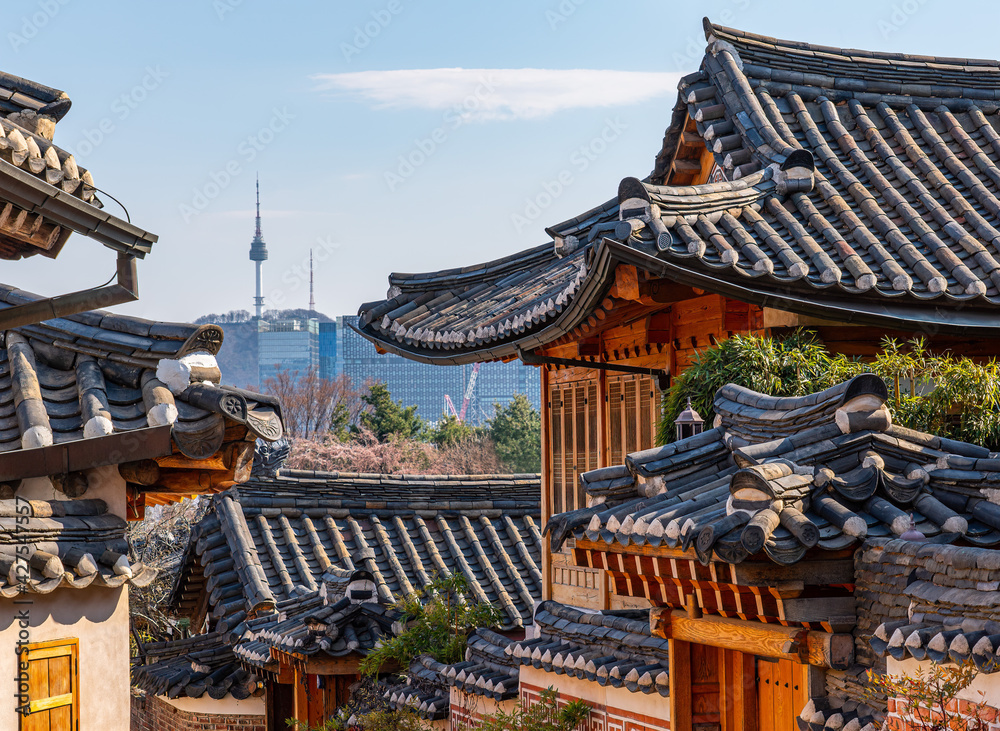 Panorama of modern Seoul and traditional Korean houses in Bukchon Hanok ...