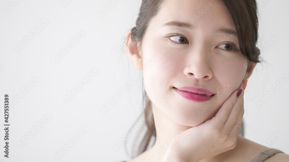 美容・ビューティー 頬を触る女性 美容・ビューティー 頬を触る女性