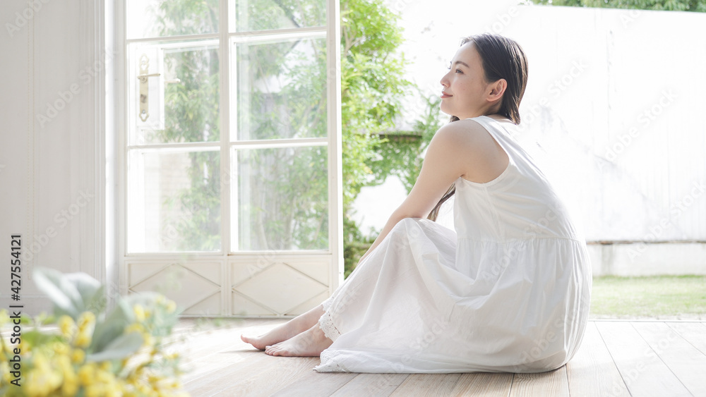 笑顔の若い女性　美容　ビューティー