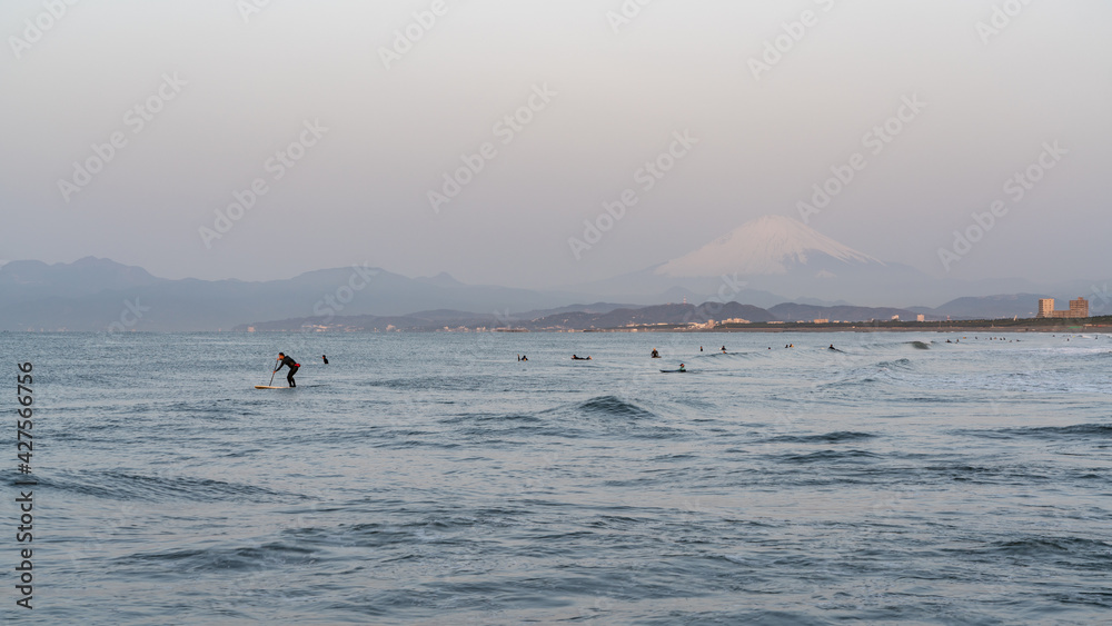 Naklejka premium 湘南 鵠沼海岸と富士山