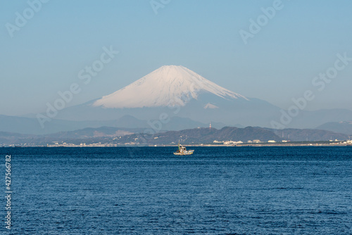 湘南の海と富士山（江ノ島弁天橋から）