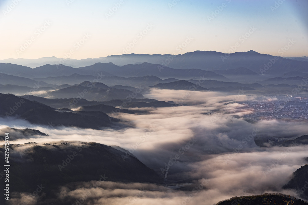 Obraz premium 兵庫県・豊岡市城崎町春の来日岳山頂展望台