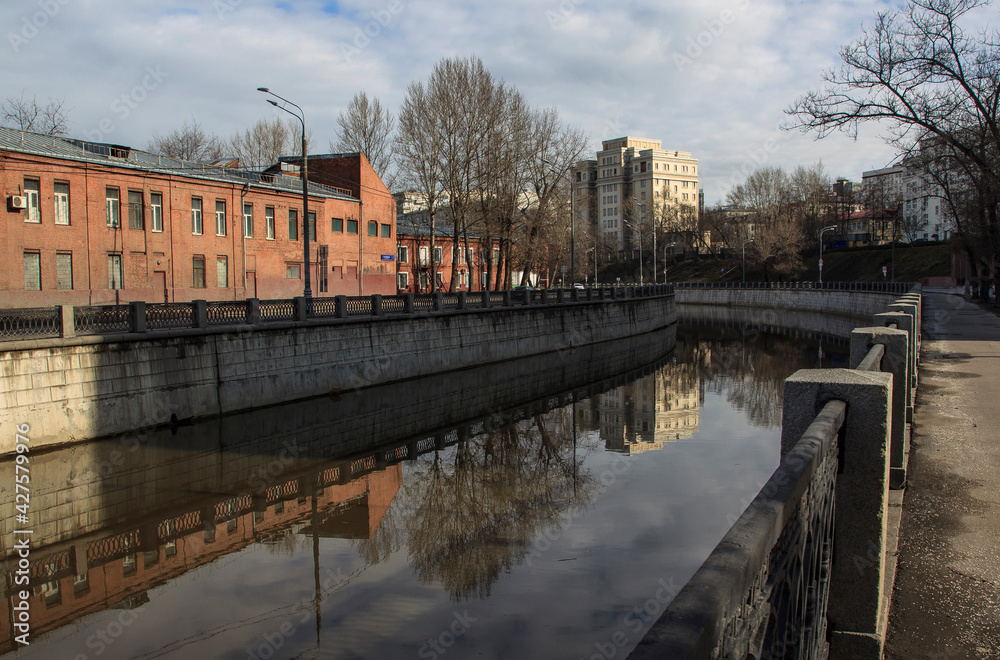 Obraz premium Preobrazhenskaya embankment. Moscow
