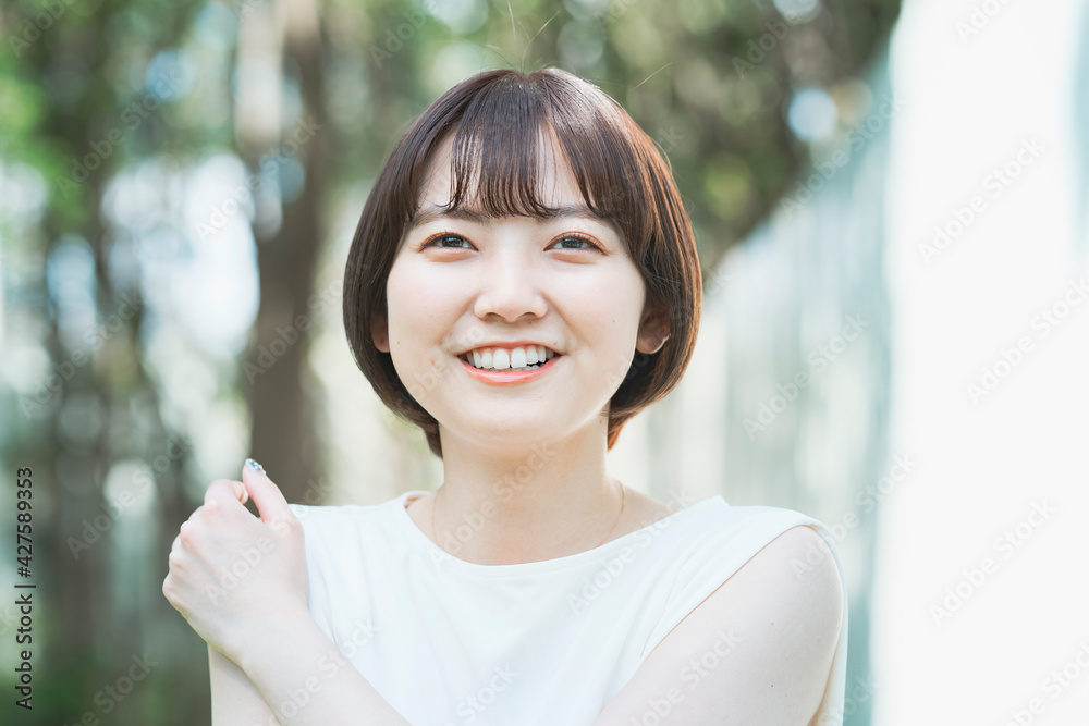 屋外での女性ポートレート(春夏イメージ) 屋外での女性ポートレート(春夏イメージ)