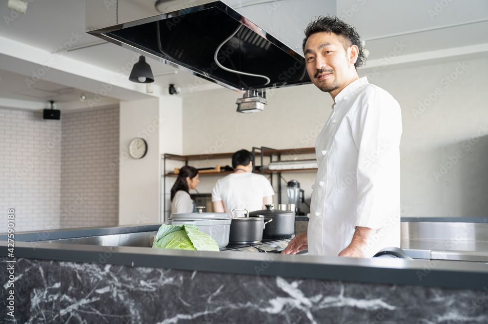 自慢のお店を紹介する三ツ星レストランのシェフ風ポートレート 自慢のお店を紹介する三ツ星レストランのシェフ風ポートレート