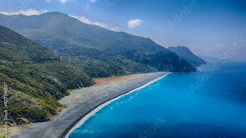 Schwarzer Strand von Nonza auf Korsika © Harald Tedesco